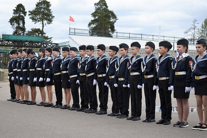 В Кинешме прошёл смотр строя и песни «На знамя Победы равняем шаг!» фото 10