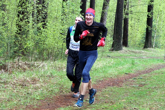 В Кинешме в 8-й раз пробежали десантный марш-бросок и кросс «Тропой разведчика» фото 45