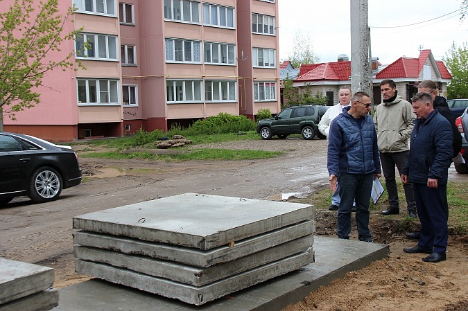 В Кинешме приступили к установке новых контейнерных площадок фото 6