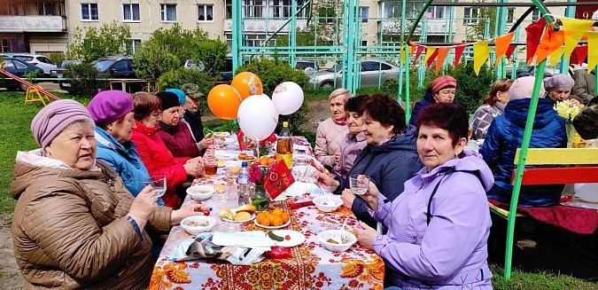 Жители микрорайона «Поликор» отпраздновали День Победы фото 2
