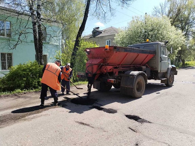 На улице Пирогова выполнили ямочный ремонт дороги фото 4