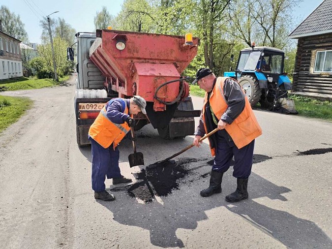 На улице Пирогова выполнили ямочный ремонт дороги фото 3