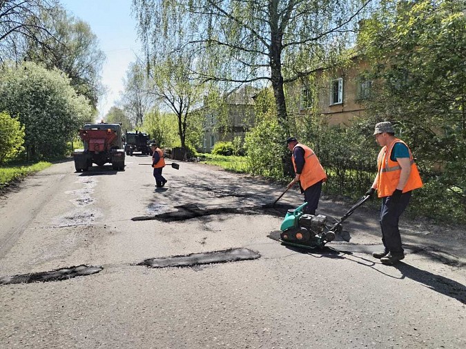 На улице Пирогова выполнили ямочный ремонт дороги фото 5