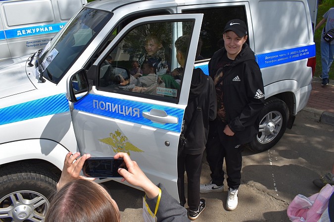 В Кинешме сотни школьников и студентов посетили акцию «Один день с полицией» фото 11