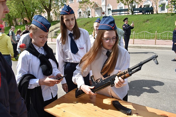 В Кинешме сотни школьников и студентов посетили акцию «Один день с полицией» фото 2
