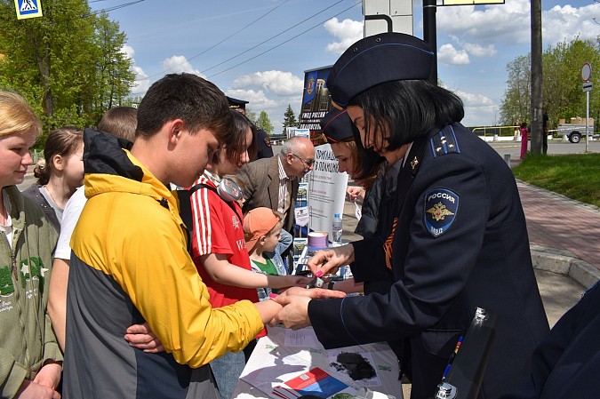 В Кинешме сотни школьников и студентов посетили акцию «Один день с полицией» фото 7