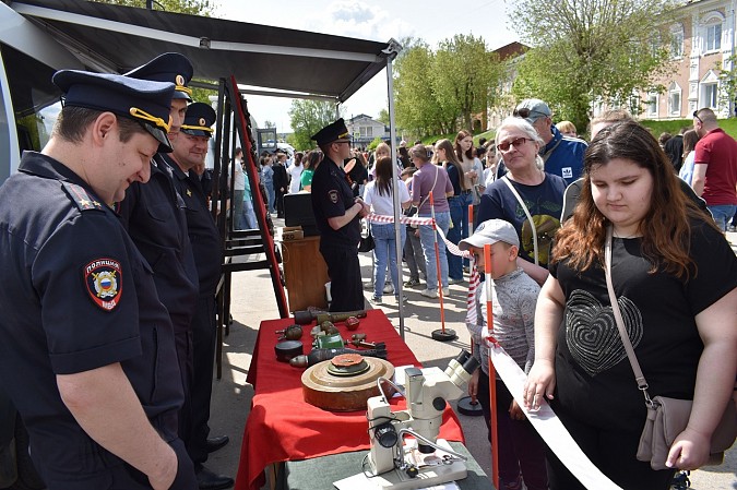 В Кинешме сотни школьников и студентов посетили акцию «Один день с полицией» фото 6