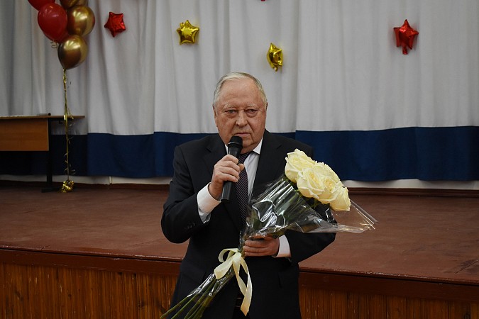 В школе №1 прозвучал Последний звонок фото 3