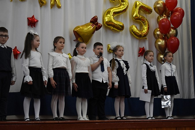 В школе №1 прозвучал Последний звонок фото 4