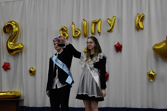 В школе №1 прозвучал Последний звонок фото 5