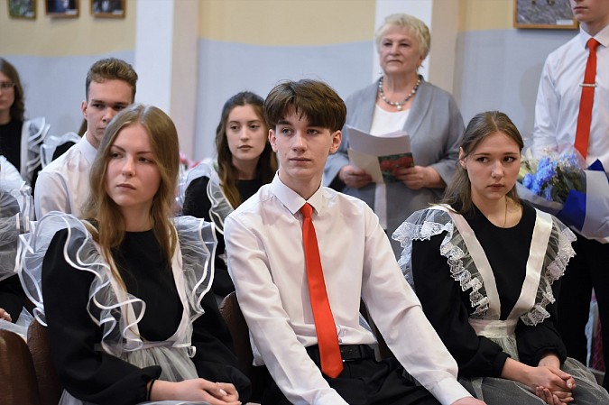 В школе №8 прозвучал Последний звонок фото 5