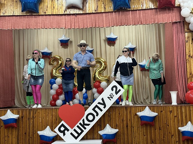 В школе №2 прошел праздник Последнего звонка фото 7