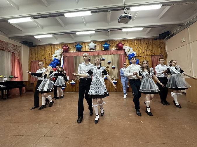 В школе №2 прошел праздник Последнего звонка фото 11