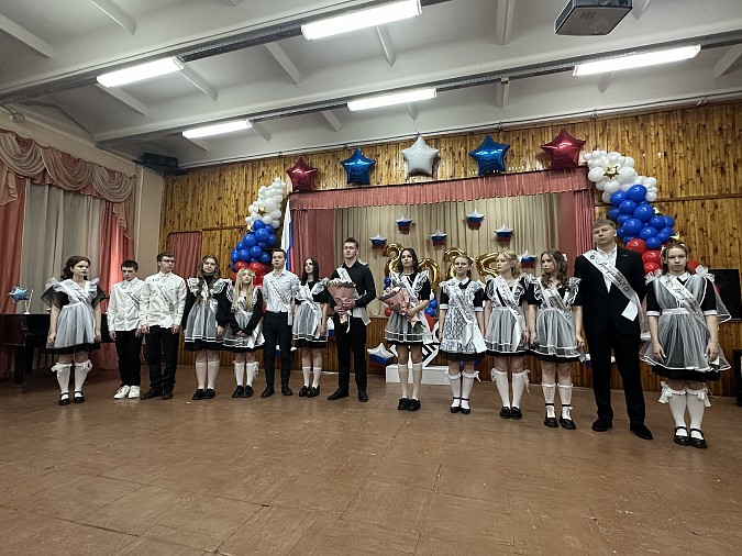 В школе №2 прошел праздник Последнего звонка фото 2