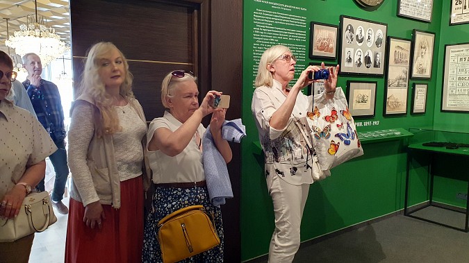 Туристы теплоходов «Ленин» и «Александр Суворов» посмотрели спектакль «Пиковая дама» фото 9