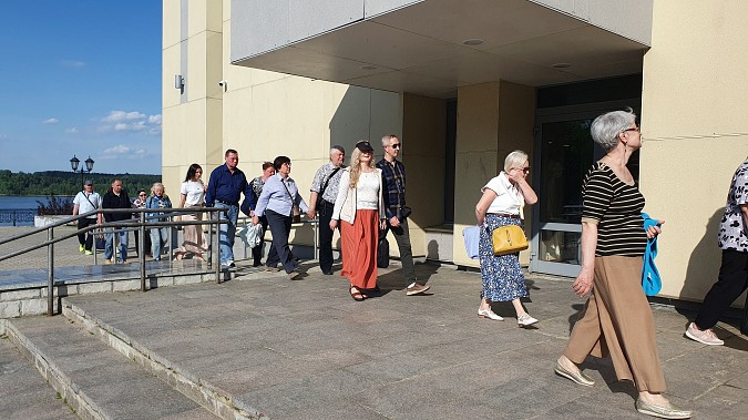 Туристы теплоходов «Ленин» и «Александр Суворов» посмотрели спектакль «Пиковая дама» фото 7