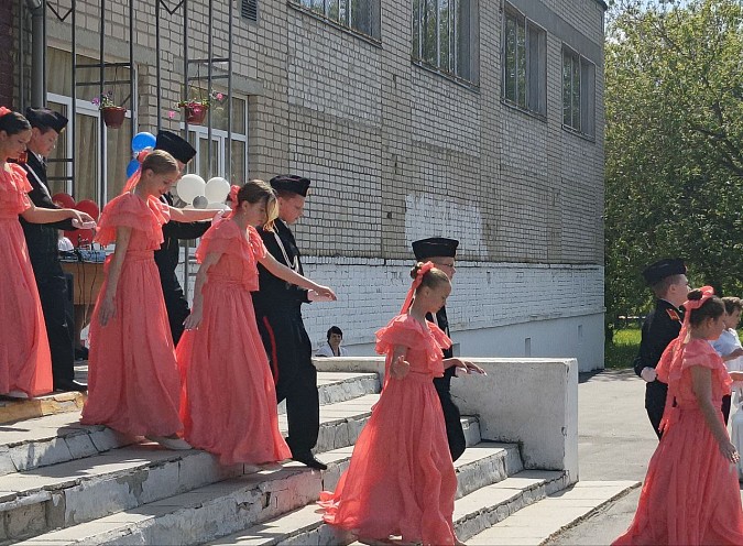 В школе №18 состоялся кадетский бал фото 3