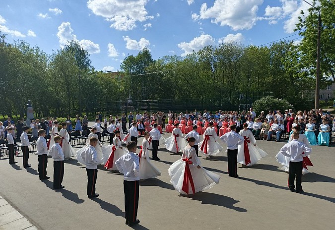 В школе №18 состоялся кадетский бал фото 10