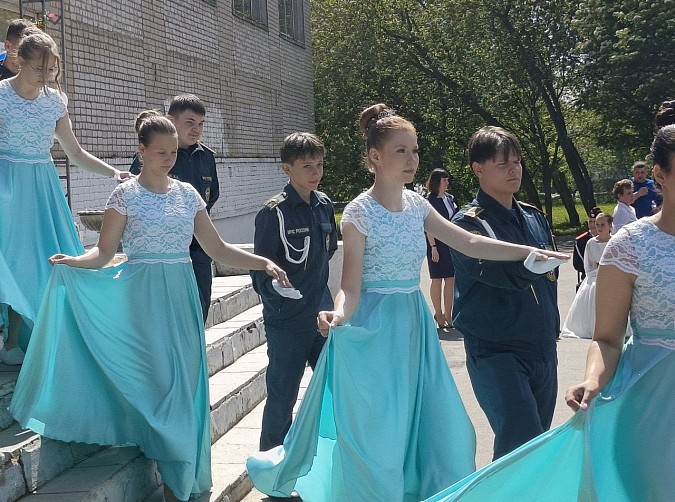 В школе №18 состоялся кадетский бал фото 2