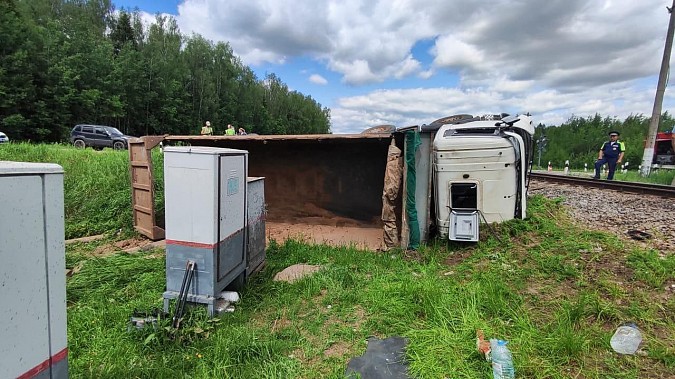В Ивановской области грузовик «Скания» столкнулся с поездом «Орлан» фото 3