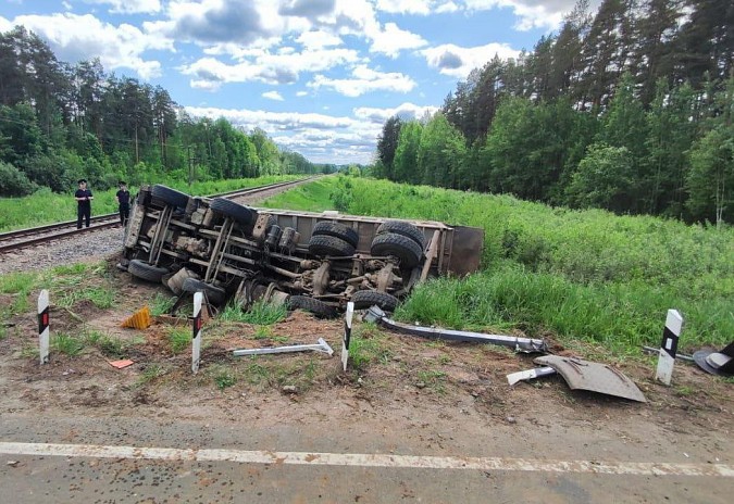 В Ивановской области грузовик «Скания» столкнулся с поездом «Орлан» фото 7