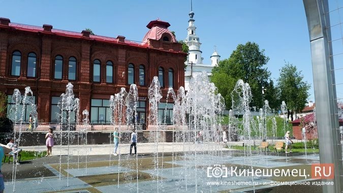 В «Молодежном» сквере устранили дефекты покрытия из гравия и полимерной связующей фото 2