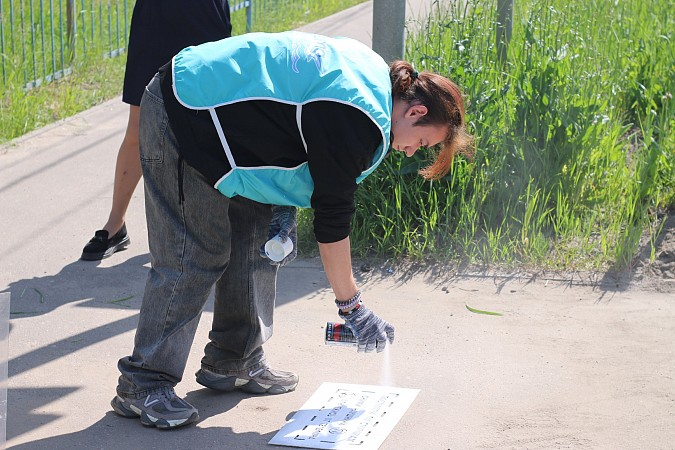 В Кинешме сотрудники ГИБДД и волонтеры провели акцию «Трафарет безопасности» фото 6