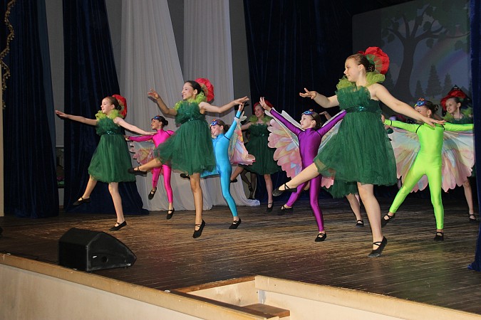 В клубе «Октябрь» прошел большой отчетный концерт творческих коллективов фото 7