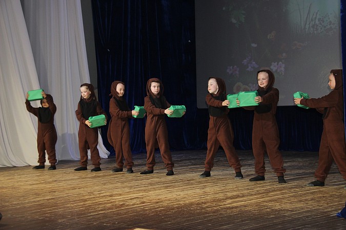 В клубе «Октябрь» прошел большой отчетный концерт творческих коллективов фото 10