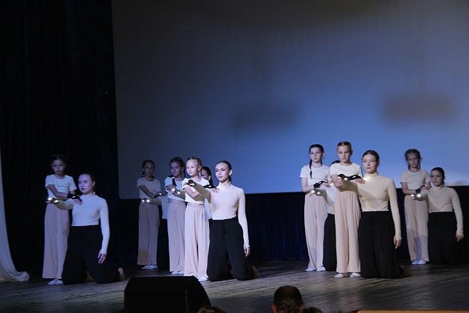 В клубе «Октябрь» прошел большой отчетный концерт творческих коллективов фото 6