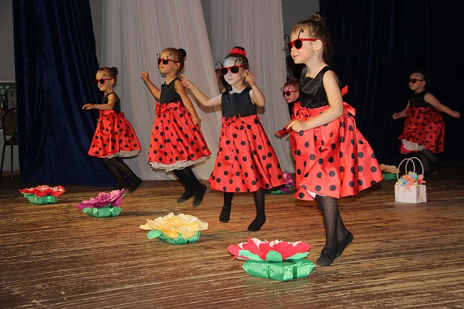 В клубе «Октябрь» прошел большой отчетный концерт творческих коллективов фото 5