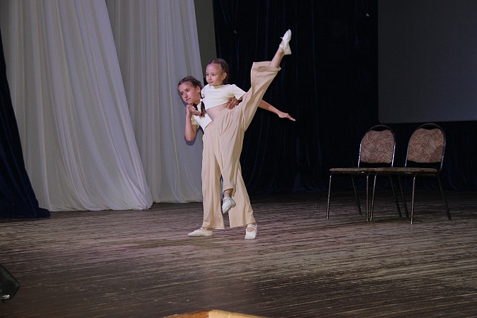 В клубе «Октябрь» прошел большой отчетный концерт творческих коллективов фото 9