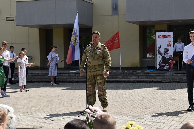 Студенты колледжей Ивановской области танцевали в Кинешме вальс Победы фото 5
