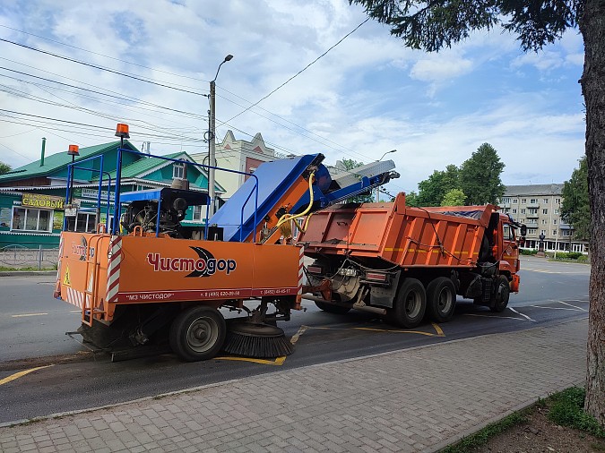 В Кинешме УГХ активно убирает смёт с дорог фото 3