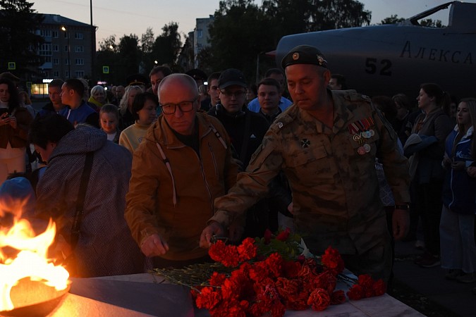 В ночь на 22 июня в Кинешме зажгли свечи памяти фото 7
