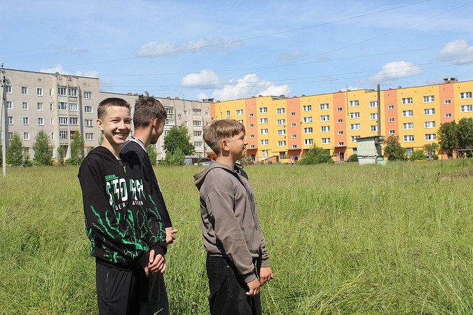 На спортплощадке на ул. Наволокской повесили новые сетки для футбола и волейбола фото 4