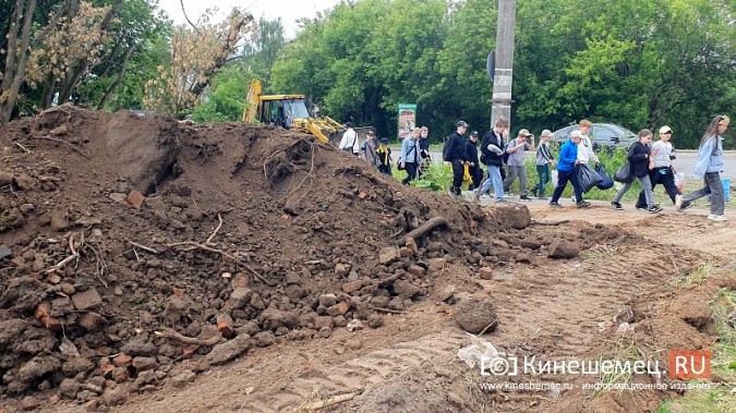 Кто разрешил завалить овраг на Лесозаводе землей с мусором? фото 5