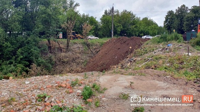 Кто разрешил завалить овраг на Лесозаводе землей с мусором? фото 10