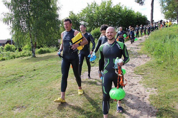 Более 200 спортсменов приняли участие в заплыве Swimcup на Волге фото 13