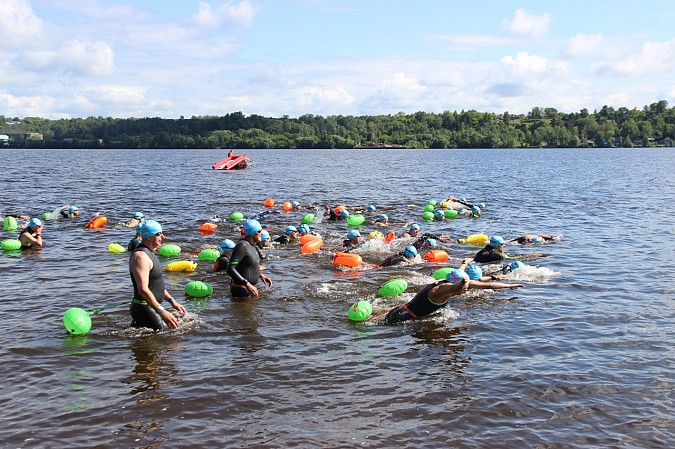 Более 200 спортсменов приняли участие в заплыве Swimcup на Волге фото 5