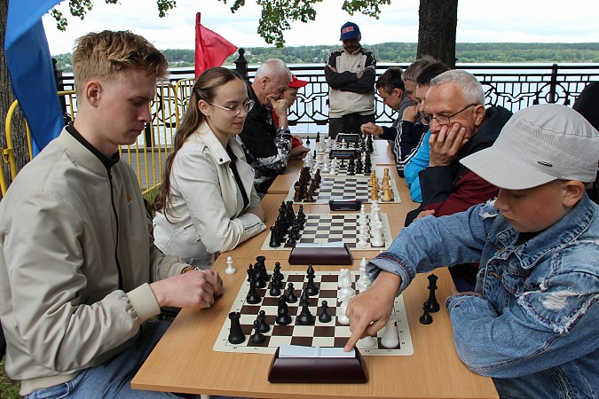 В День города в Кинешме состоялся большой блицтурнир по шахматам фото 7