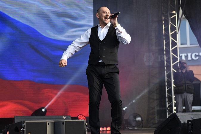 В День Кинешмы состоялся большой концерт Родиона Газманова и движения ГАЗМАНОВ-РОДНИКИ фото 8