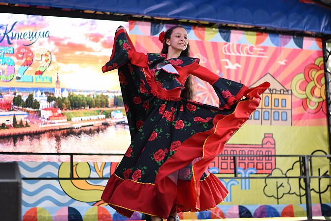 В День города в парке состоялся концерт творческих коллективов и приглашенных гостей фото 8