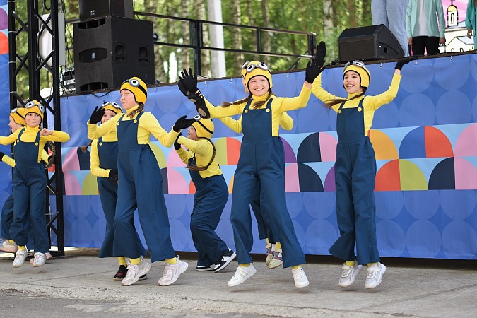 В День города в парке состоялся концерт творческих коллективов и приглашенных гостей фото 4
