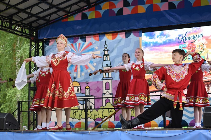 В День города в парке состоялся концерт творческих коллективов и приглашенных гостей фото 10