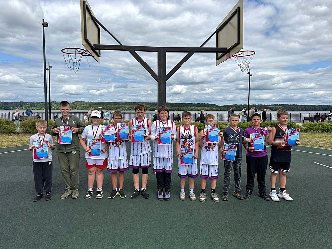 В День Кинешмы на стрелке у Волги прошел турнир по баскетболу фото 5