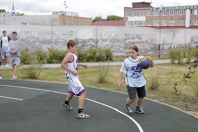 В День Кинешмы на стрелке у Волги прошел турнир по баскетболу фото 4
