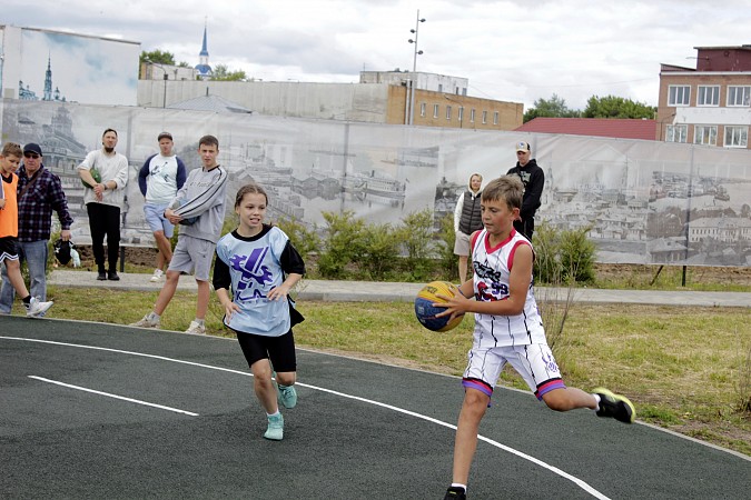В День Кинешмы на стрелке у Волги прошел турнир по баскетболу фото 9
