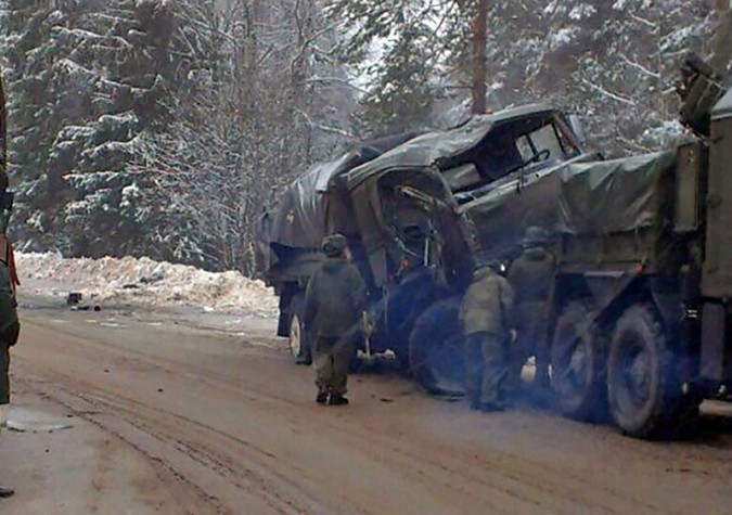 Фотографии с места аварии, в которой пострадали два военных в Ивановской области фото 5