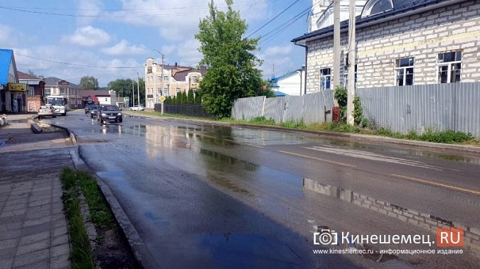 В центре Кинешмы в очередной раз прорвало канализацию фото 2